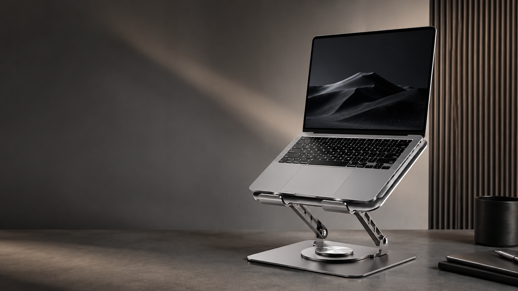 SpineUp Pro con una notebook elevada sobre el escritorio